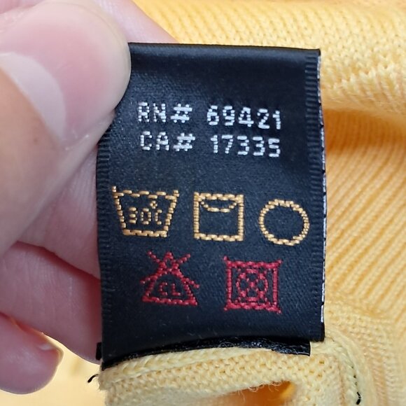 Greg Norman Men's Golf Ultimate 100% Wool Sweater Vest Knit Yellow Large - Picture 11 of 15